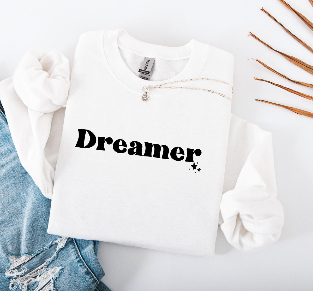 Dreamer Pullover Sweatshirt in White – dreamer sweatshirt for women, manifestation crewneck pullover